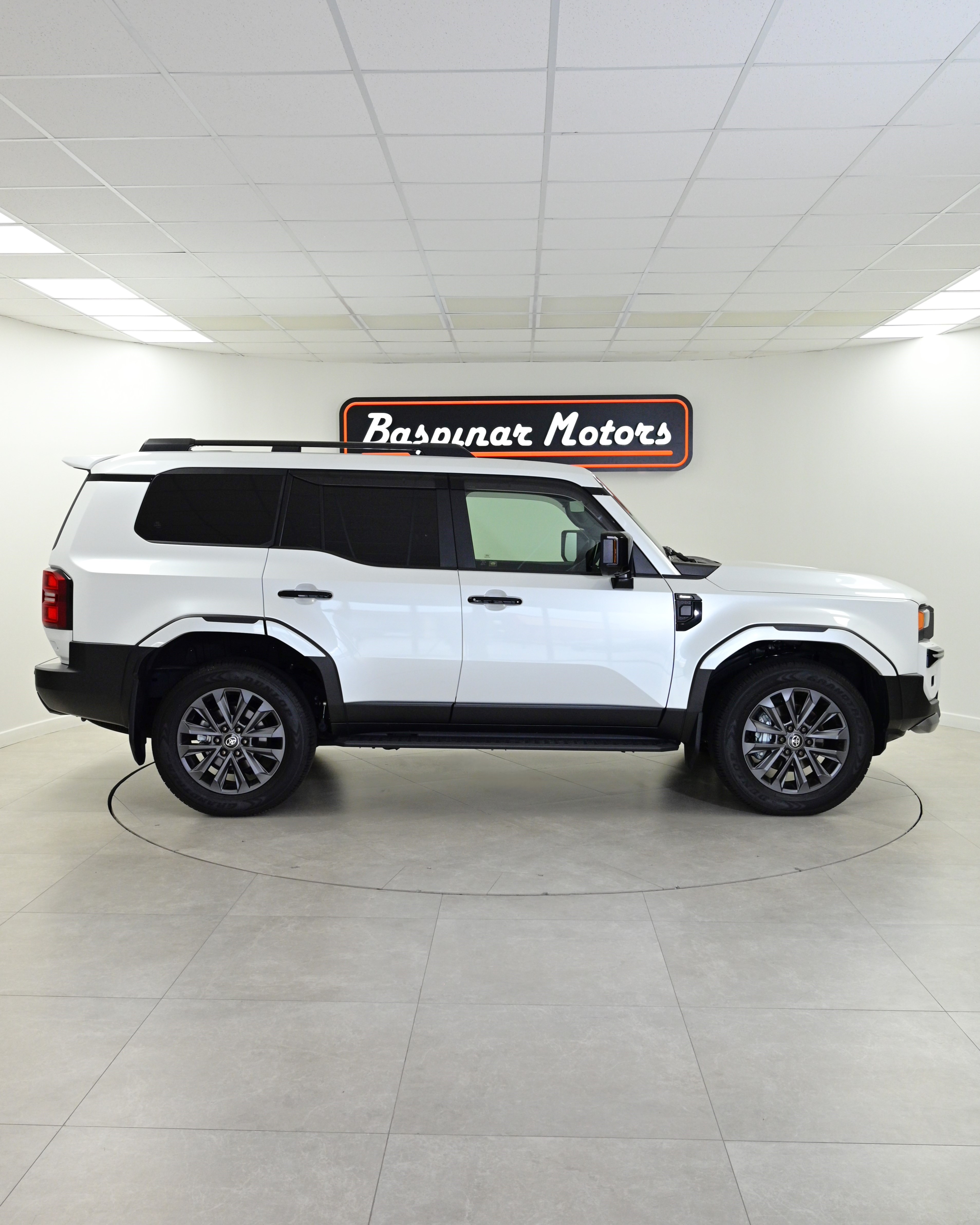 Toyota Land-Cruiser 250 ZX 2.8L Diesel