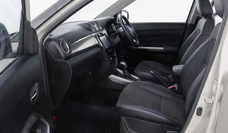 
								Suzuki Escudo Hybrid 1.5L full									