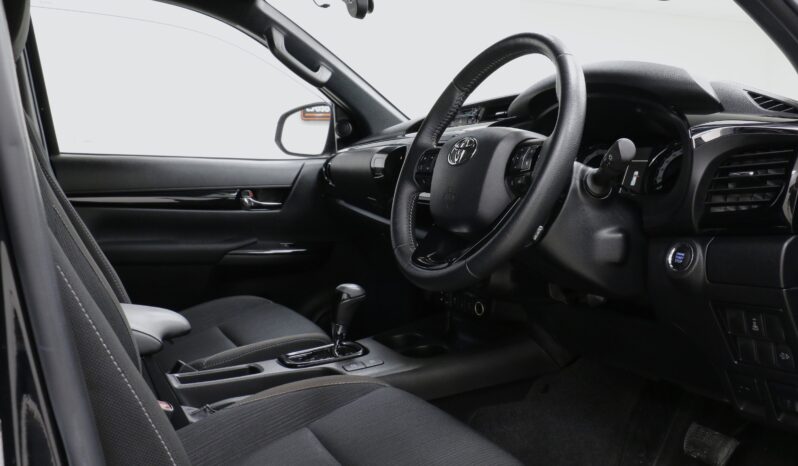
								Toyota Hilux 2.4D Z Black Rally Edition 4WD full									