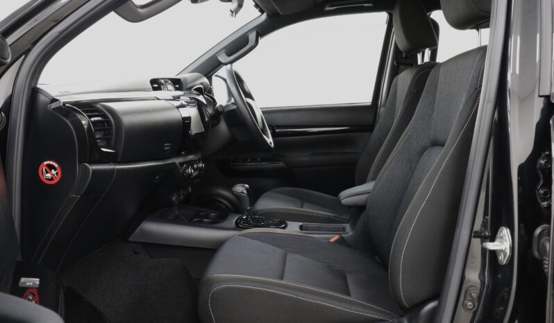 
								Toyota Hilux 2.4D Z Black Rally Edition 4WD full									