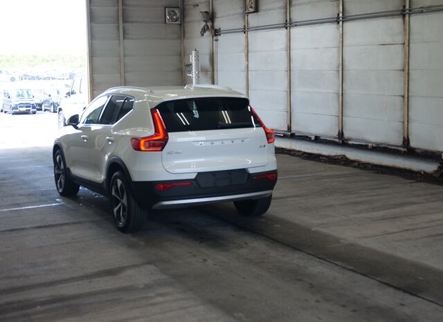 
								Volvo XC40 Ultimate B4 AWD  Design Mild Hybrid full									