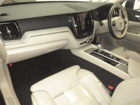 Volvo XC60 Ultimate B5 AWD  Design Mild Hybrid