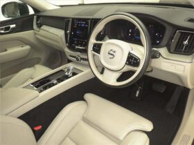 Volvo XC60 Ultimate B5 AWD  Design Mild Hybrid