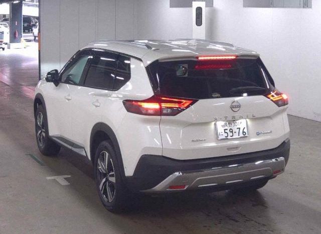 
								Nissan X-TRAIL G E-4ORCE full									