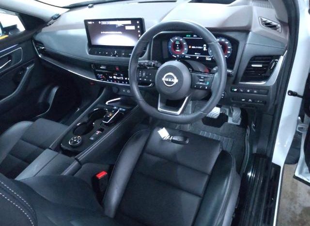 
								Nissan X-TRAIL G E-4ORCE full									