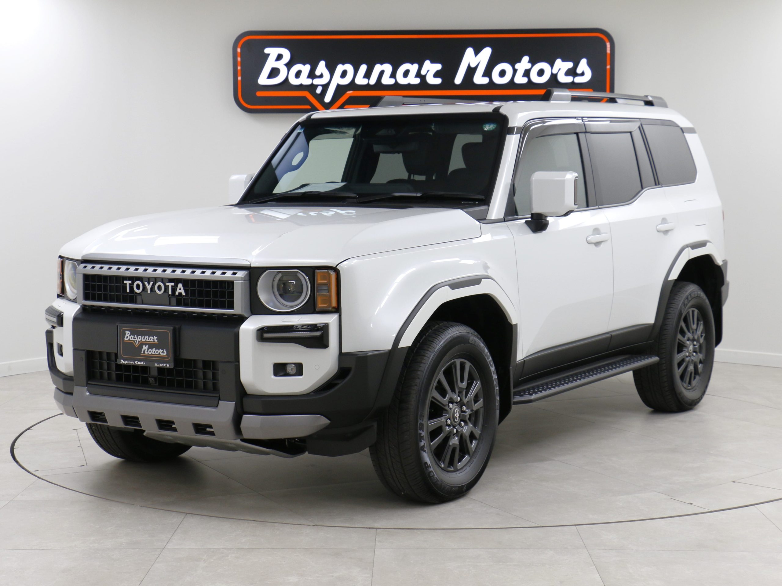 Toyota Land-Cruiser 250 VX 2.8L Diesel