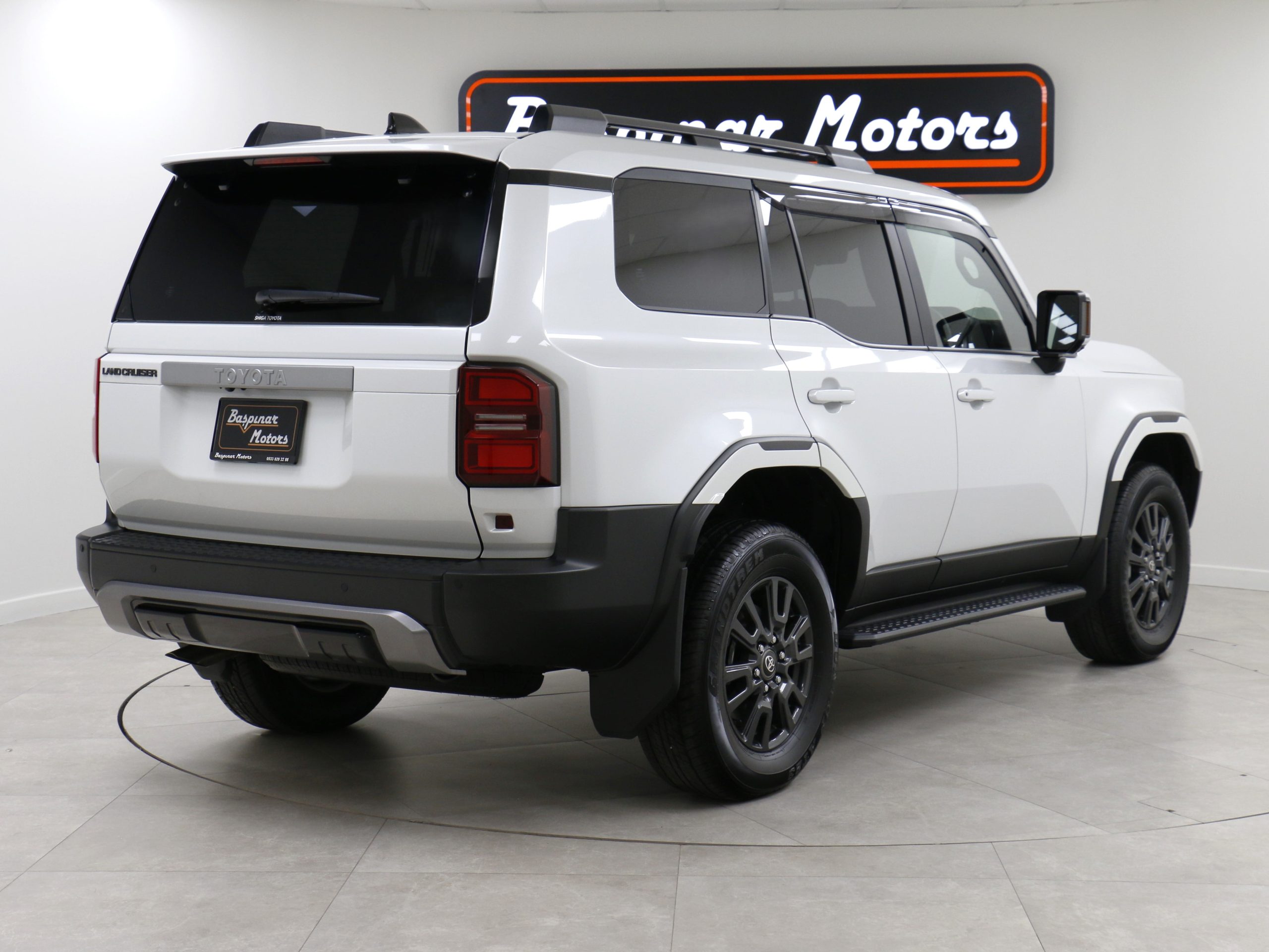 Toyota Land-Cruiser 250 VX 2.8L Diesel