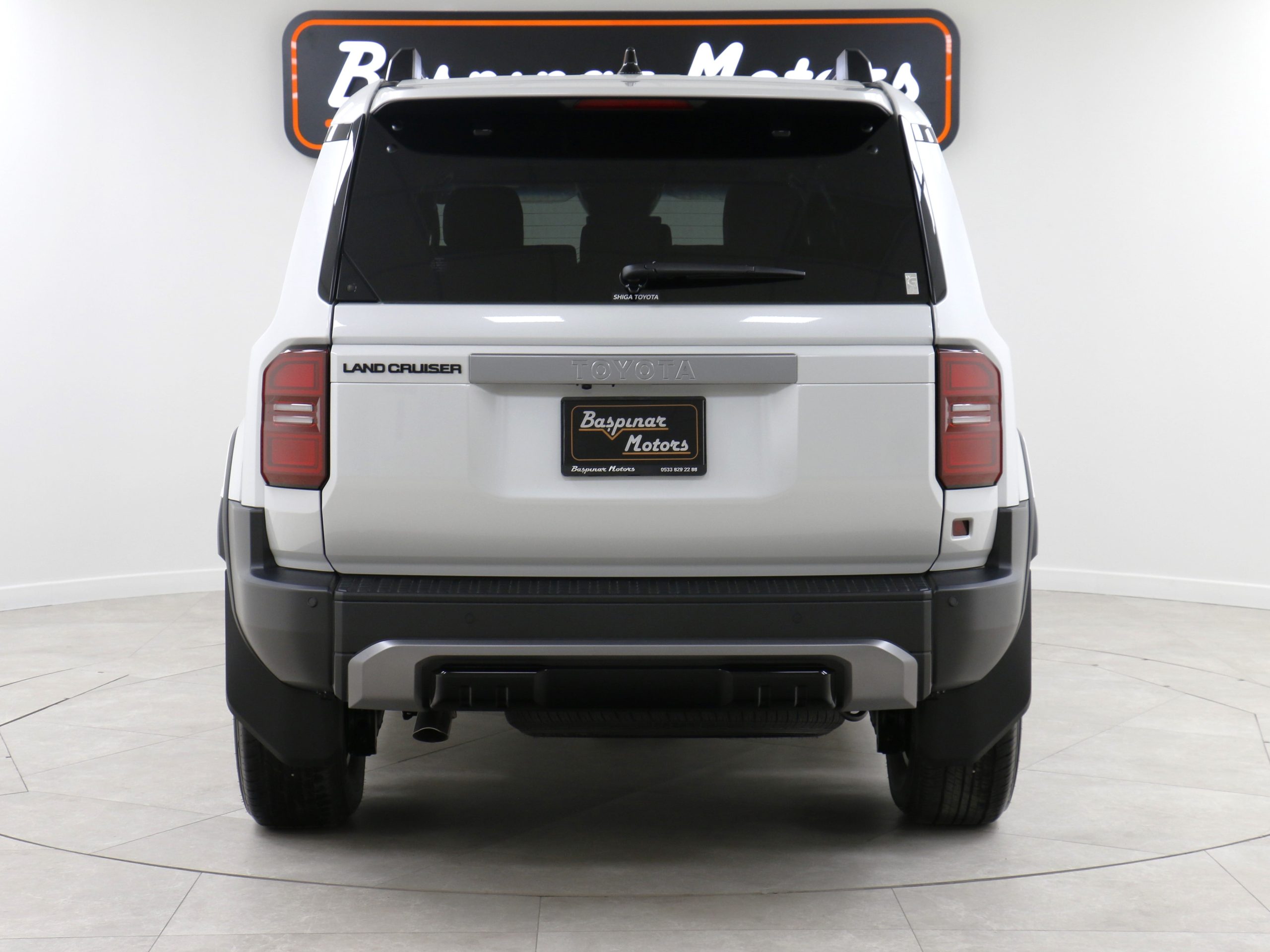 Toyota Land-Cruiser 250 VX 2.8L Diesel