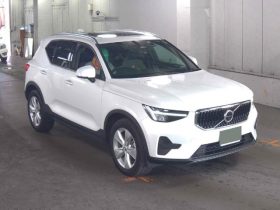 Volvo XC40 Plus Pro B3 Mild Hybrid