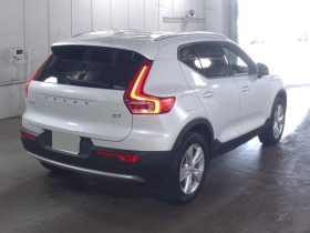 Volvo XC40 Plus Pro B3 Mild Hybrid