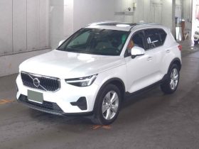 Volvo XC40 Plus Pro B3 Mild Hybrid