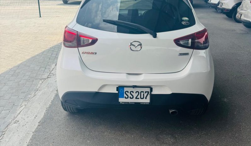
								Mazda Demio full									