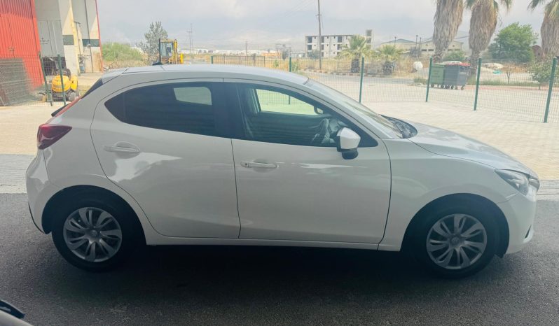 
								Mazda Demio full									