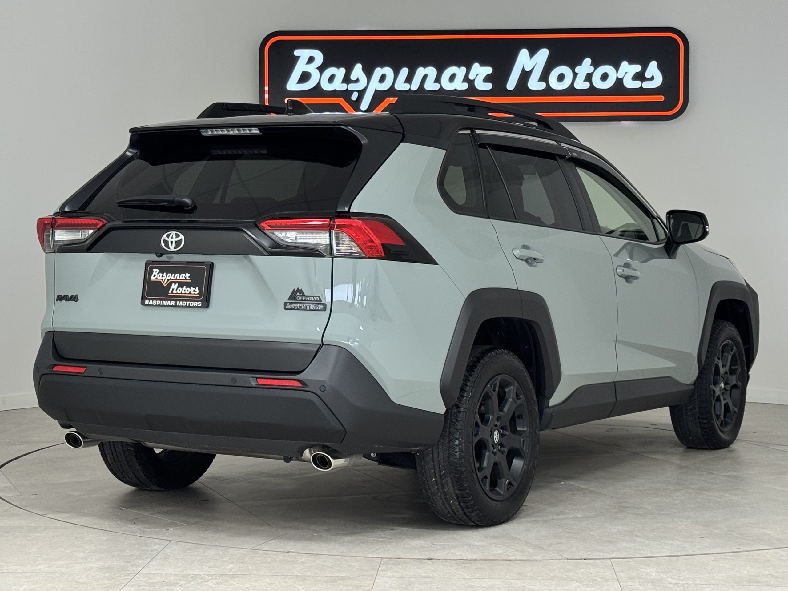 Toyota RAV4 2.L 4WD Adventure Offroad Package