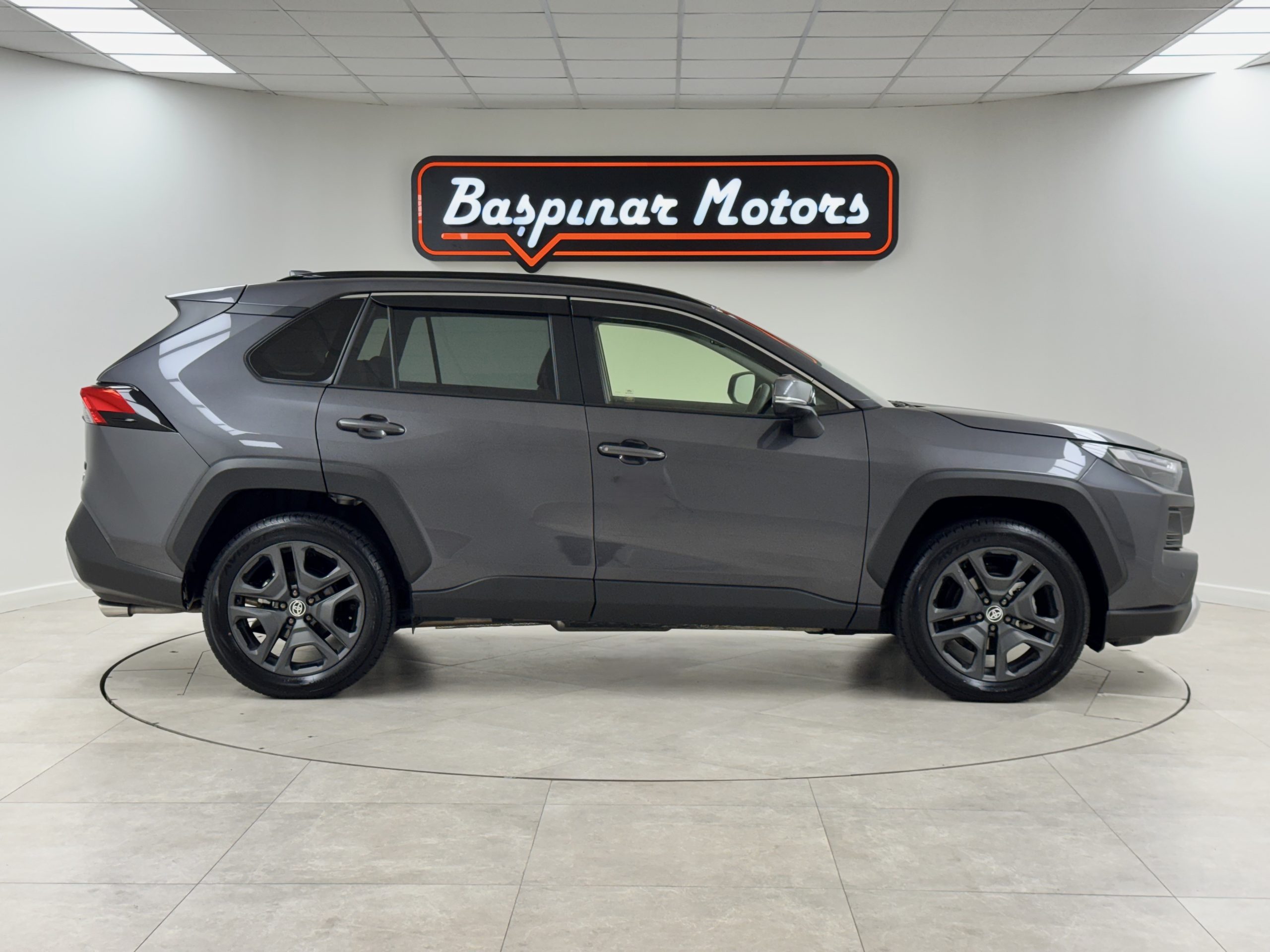 Toyota RAV4 2.5L 4WD Hybrid Adventure