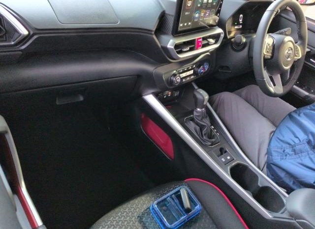 
								Toyota Raize Hybrid Z 1.2L full									