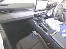 
										Toyota RAV4 2.5L 4WD Hybrid Adventure full									